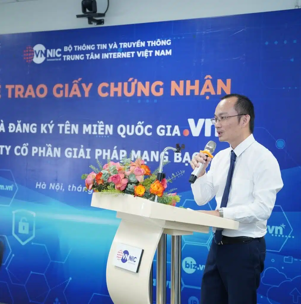 Author-Thinh-Van-Hanh